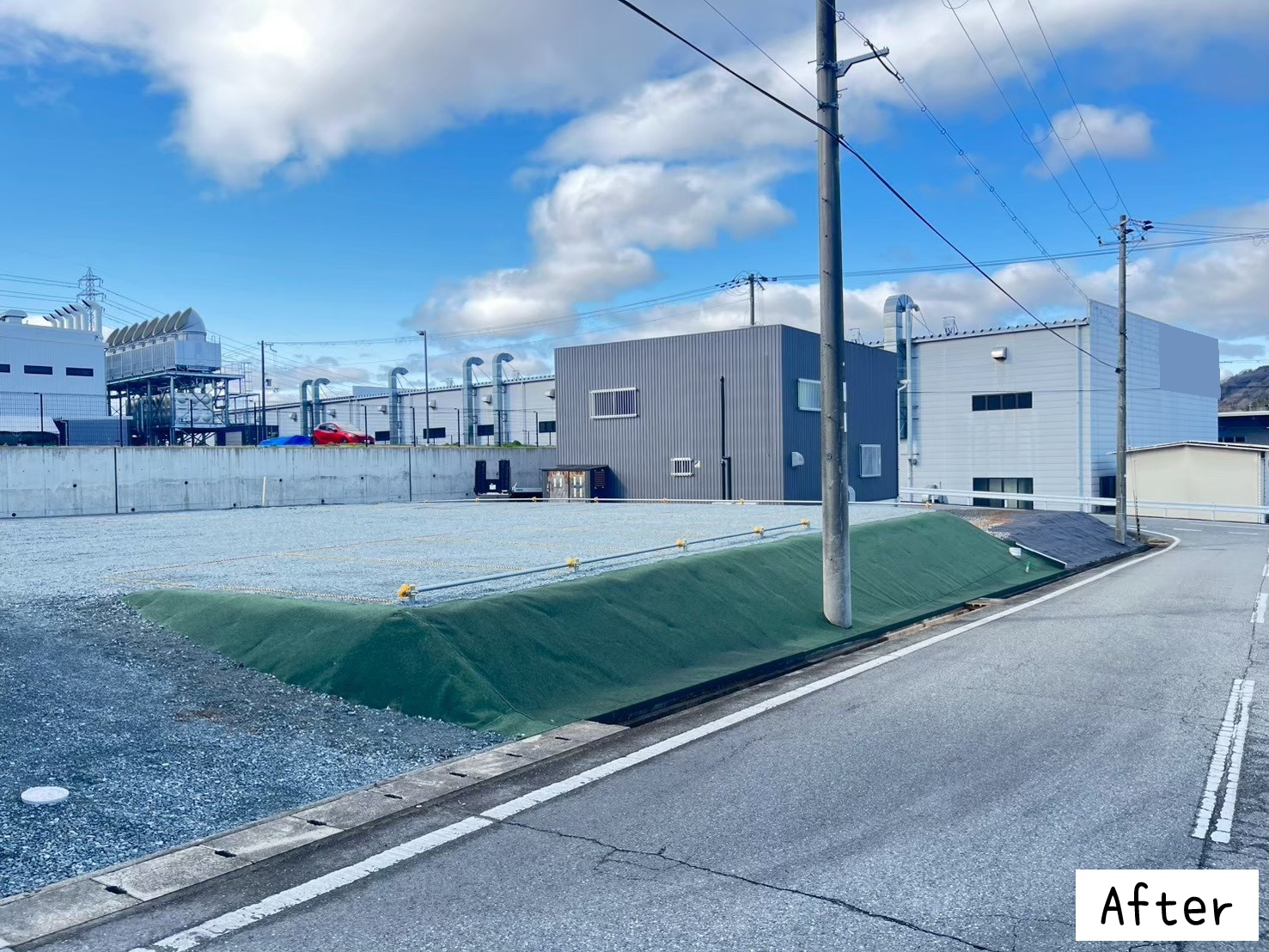 砂利敷と防草シート施工で駐車場に整備09
