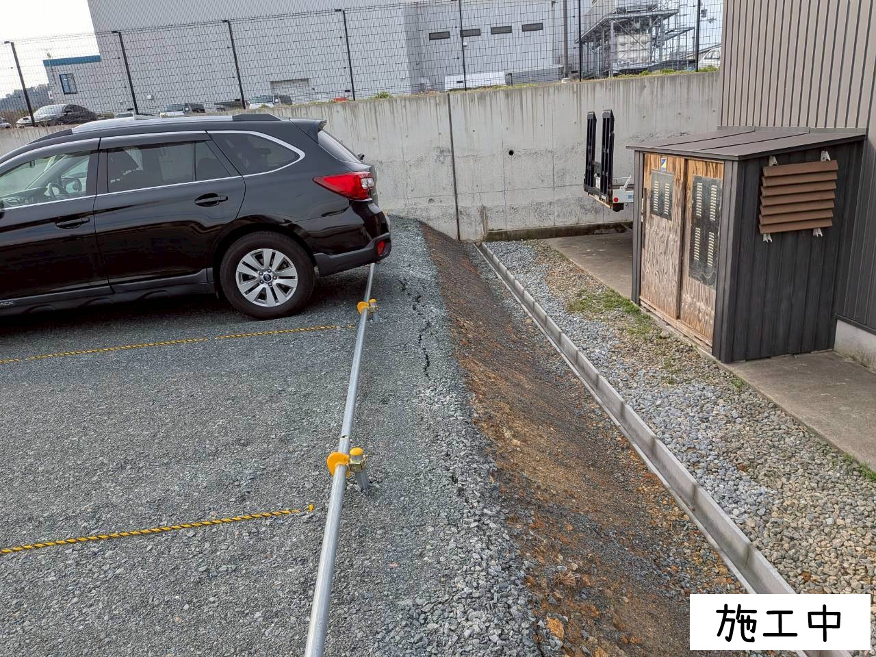 砂利敷と防草シート施工で駐車場に整備07